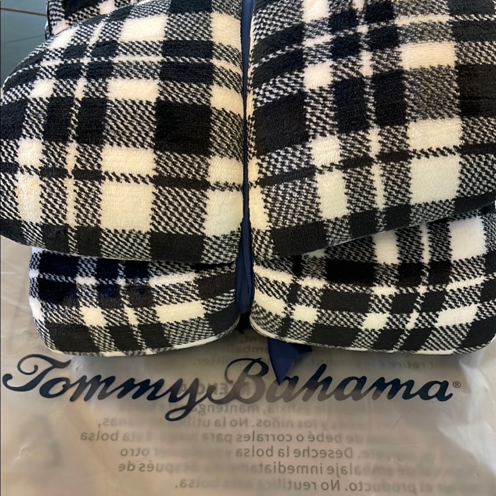 New Gift-Ready Tommy Bahama Black and White Checkered Flannel Sherpa Blanket